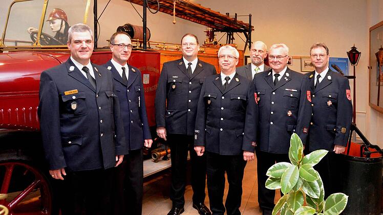 Im Rahmen der Generalversammlung der Kernstadtwehr wurden auch wieder einige Ehrungen durch die Führungsmannschaft ausgesprochen. Auf unserem Foto v.li.: 2. Kdt. Michael Wolf, Bruno Brand, Andreas Töpperwien, Willi Führer, OB Kay Blankenburg, Karlheinz Brand und Kommandant und Stadtbrandinspektor Harald Albert. Foto: Rauch