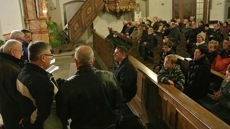 In Zeil wurde der Neujahrsgottesdienst sehr festlich durch mehrere Gruppen gestaltet. Fotos: Brigitte Krause