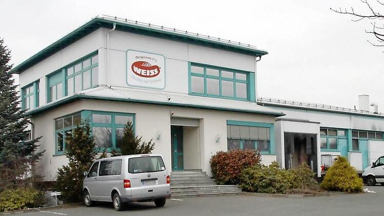 Die Metzgerei Weiß ist zahlungsunfähig. Die Zukunft der 38 Mitarbeiter, die im Produktionsgebäude in der E.-C.-Baumann-Straße beschäftigt sind, ist derzeit ungewiss.  Foto: Anna Lienhardt