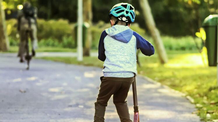 Kind von Auto erfasst und schwer verletzt