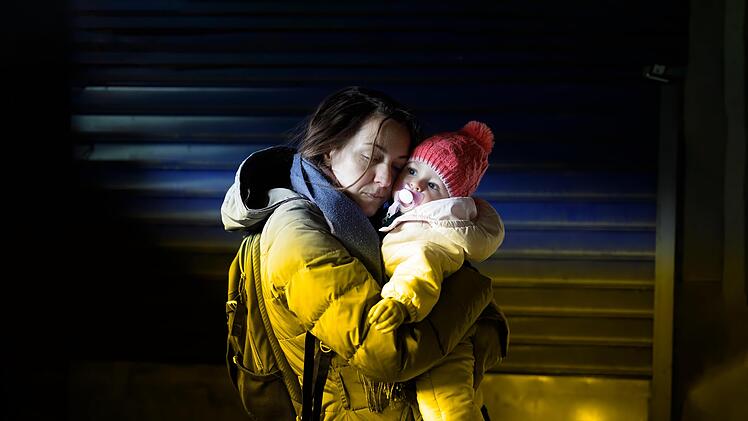 Auf der Flucht vor dem Krieg kommen immer mehr Menschen aus der Ukraine nach Deutschland, oft nur mit dem, was sie tragen können.