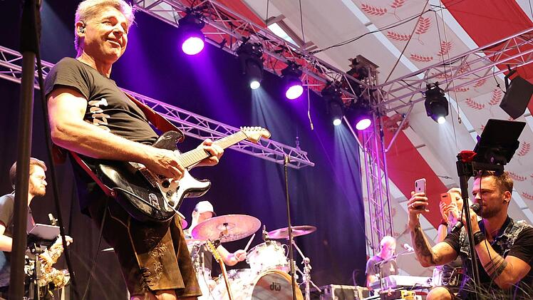 Die Fetzentaler heizten am Samstag im Stadel ein. Foto: Romy Denk