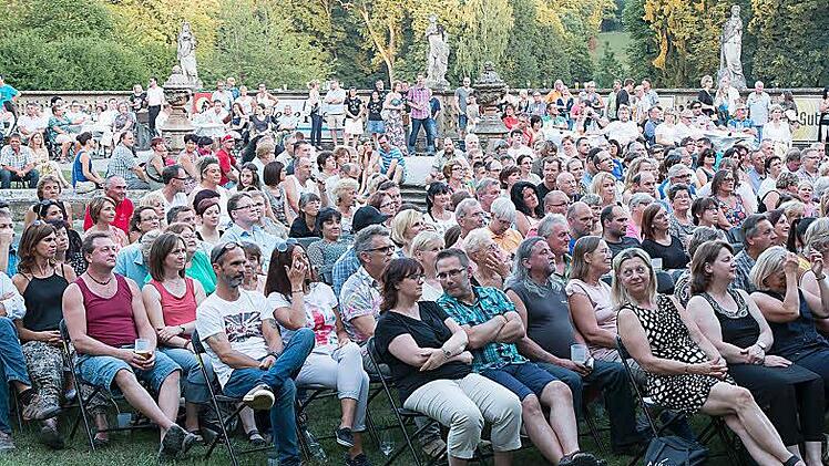 Publikum Queen Revival Show zum Auftakt des ""Tambacher Sommers".Foto: Albert Höchstädter