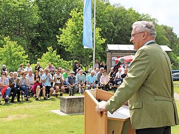 Hauptredner Joachim Herrmann bekam f&uuml;r seine deutlichen Worte viel Beifall.  Fotos: Evi Seeger