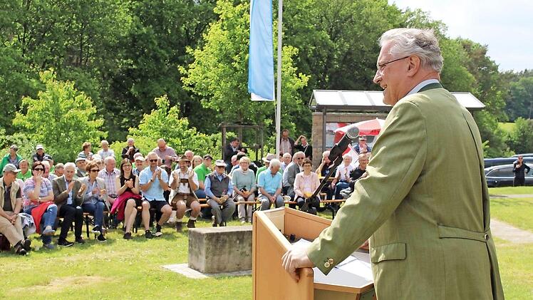 Hauptredner Joachim Herrmann bekam f&uuml;r seine deutlichen Worte viel Beifall.  Fotos: Evi Seeger