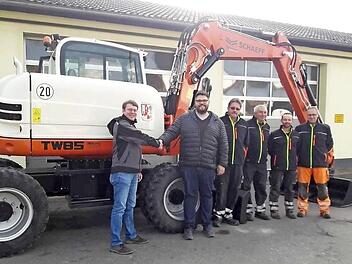 Bei der Übergabe (v. l.): Andre Sauerteig, Marco Friepes, Detlev Ruppert, Gerhard Hofmann, Andreas Lang und Bernhard Amon  Foto: Heidi Amon