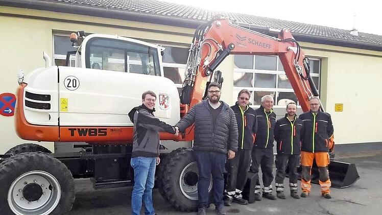 Bei der Übergabe (v. l.): Andre Sauerteig, Marco Friepes, Detlev Ruppert, Gerhard Hofmann, Andreas Lang und Bernhard Amon  Foto: Heidi Amon