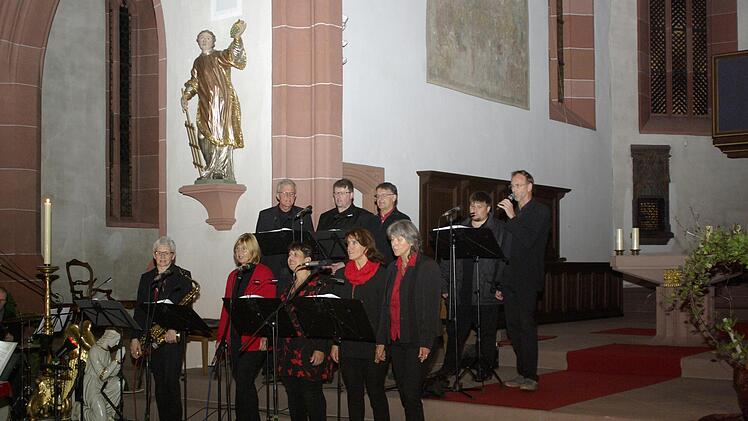 "Sing'n'Swing" begab sich in der Stadtpfarrkirche auf eine musikalische Spurensuche. Foto: Winfried Ehling