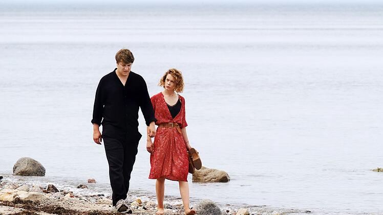 Begegnungen an der Ostsee: Leon (Thomas Schubert) und Nadja (Paula Beer) haben mehr gemeinsam, als der junge Autor zunächst denkt. Auch sie ist Schriftstellerin ...