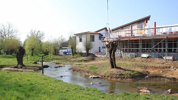 An dieser Stelle soll bald der Bademantelgang vom Kurhotel über die Lauter führen und am neuen Anbau der Therme andocken.