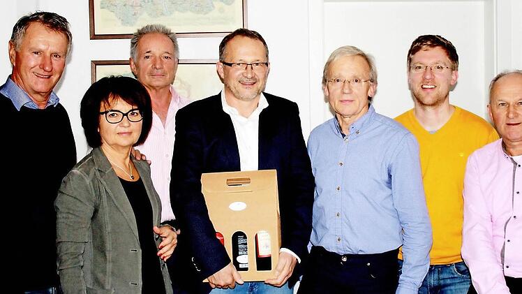 Der neue Vorstand (von links): Kurt Fösel, Christa Scheler, Achim Bock, Hubert von Minding (bisher Vorsitzender), Günter Gebauer, Thomas Gebauer und Zoran Obrovski.