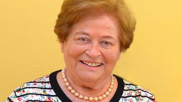 Johanna Keul, alleinerziehende Mutter zweier Buben, Gesch&auml;ftsfrau, ehemalige Stadtr&auml;tin und B&uuml;rgermeisterin sowie Gr&uuml;ndungsmitglied und langj&auml;hrige "Stimme" der DBK (Demokratische B&uuml;rger Kissingen) wird heute 80 Jahre.  Foto: Peter Rauch