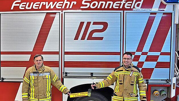 Der bisherige Kommandant der Feuerwehr Sonnefeld, Dirk Bauer (links), ist neuer Kreisbrandmeister des Unterkreises 5/4. Seine Nachfolge als Kommandant hat Markus Schrepfer (rechts) angetreten.