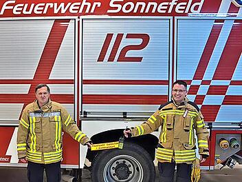 Der bisherige Kommandant der Feuerwehr Sonnefeld, Dirk Bauer (links), ist neuer Kreisbrandmeister des Unterkreises 5/4. Seine Nachfolge als Kommandant hat Markus Schrepfer (rechts) angetreten.