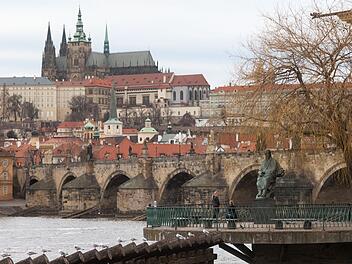 Die tschechische Hauptstadt Prag mit der Moldau