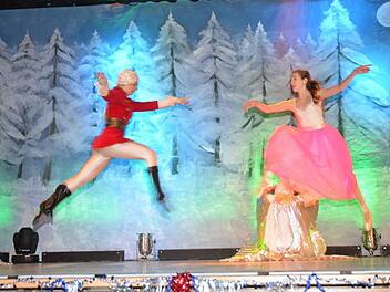 Die Tänzerinnen und Tänzer der Ballettschule Olga Engelmann begeisterten mit "Der Nussknacker". Fotos: K.-H. Hofmann