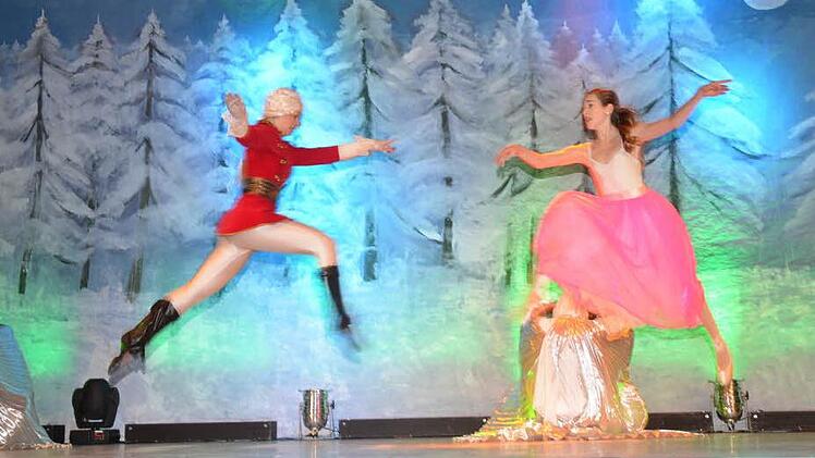 Die Tänzerinnen und Tänzer der Ballettschule Olga Engelmann begeisterten mit "Der Nussknacker". Fotos: K.-H. Hofmann