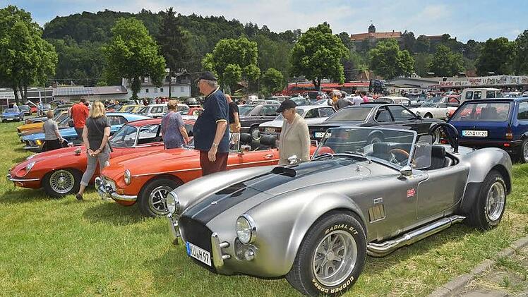 So mancher Besucher des Oldtimertreffens würde auch gern solch einen "Schatz" sein eigen nennen. Fotos: Karl-Heinz Hofmann