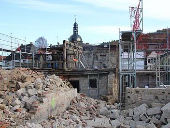 Die Anbauten wurden in den vergangenen Wochen weggerissen. Auch vom denkmalgeschützten Haupthaus wird nicht viel erhalten bleiben. Fotos: Alexander Hartmann
