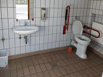 Kitzingen: Für bessere Barrierefreiheit - öffentliches WC in der Siedlung wird saniert Kitzingen: Für bessere Barrierefreiheit - öffentliches WC in der Siedlung wird saniert