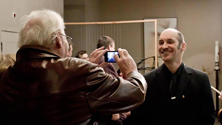 Nach dem Konzert: Schnell noch ein Foto vom glücklichen Komponisten Sven Götz