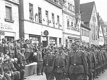Auch die Menschen in Forchheim mussten sich in den 1930er-Jahren an die Aufmärsche der nationalsozialistischen Organisationen gewöhnen. Repro: Stadtarchiv Forchheim