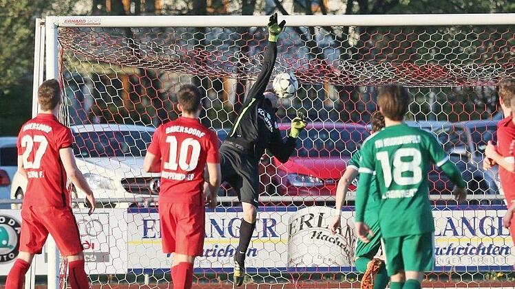 Im Rückspiel der Vorsaison hat das Toreschießen für den TSV Neudrossenfeld gegen den Baiersdorfer SV geklappt.  Foto: Sebastian Baumann/ Archiv