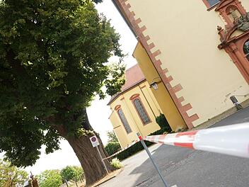 Die Parkplätze an der Klosterkirche sind zurzeit nicht benutzbar.Foto: Arkadius Guzy