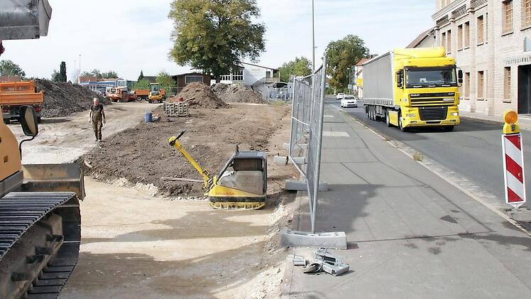 Hier an der B 470 entsteht die neue Schaeffler-Zufahrt in Höchstadt.  Foto: Andreas Dorsch