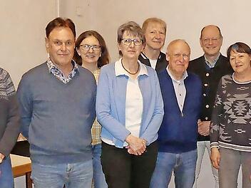 Unser Bild zeigt den Vorstand der Kolpingsfamilie Herzogenaurach: Manfred Welker, Joachim Lohmaier, Christine Maydt, Vorsitzende Monika Geinzer, Schriftführer Horst Graf, 2. Vorsitzender Dieter Lohmaier, Präses Michael Pflaum, Kassenwartin Frieder...