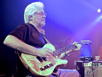 Larry Coryell gastiert am 25. April im Bamberger Jazzkeller. Fotos: PR
