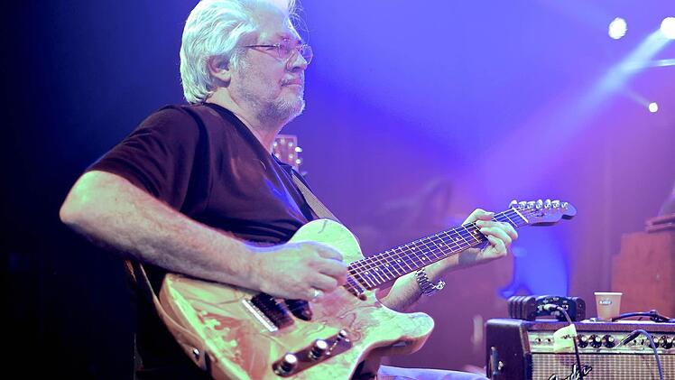 Larry Coryell gastiert am 25. April im Bamberger Jazzkeller. Fotos: PR