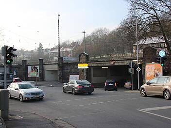Der Kreuzungsbereich bei der Callenberger Unterführung/Lossaustraße wird ab 19. Februar erneut für vier Wochen nur eingeschränkt befahrbar sein. Foto: Christiane Lehmann