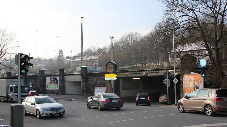 Der Kreuzungsbereich bei der Callenberger Unterführung/Lossaustraße wird ab 19. Februar erneut für vier Wochen nur eingeschränkt befahrbar sein. Foto: Christiane Lehmann