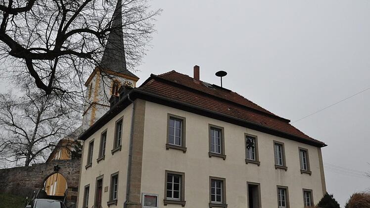 Die alte Schule in Go&szlig;mannsdorf wurde im Jahr 1768 erbaut und wird nun saniert. Martin Schweiger