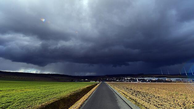 Über Franken braut sich ein Sturm zusammen.