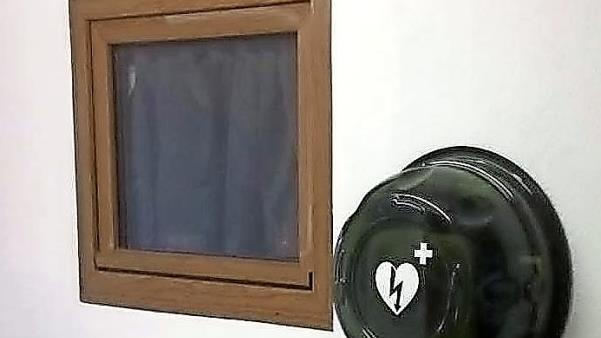 Lebensretter: Der Defibrillator des DJK SV Geisfeld Foto: p