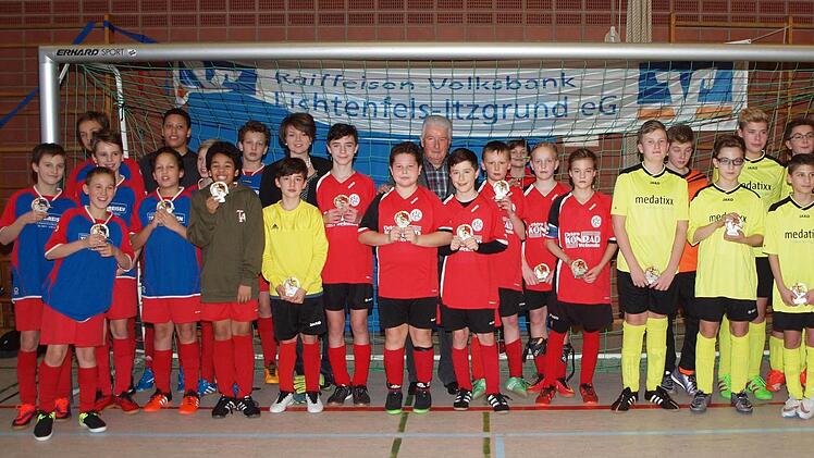Das Turnier der D-Junioren gewann die heimische Mannschaft des 1. FC Lichtenfels (Mitte) vor dem TSV Ebensfeld (rechts) und der JFG Bamberg Süd (links).