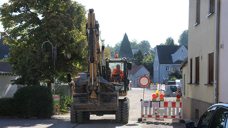 Noch bis September 2019 wird rund um das Rathaus in Röttenbach alles neu gestaltet. Foto: Christian Bauriedel