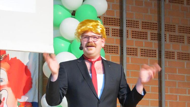 Auch Donald Trump schaute vorbei und versprach: "We make Euerdorf great again!" Doris Bauer