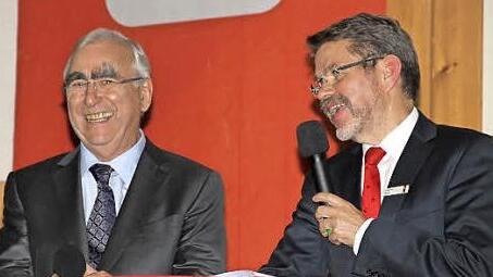 Vorstandsvorsitzender Siegfried Wölki (rechts) und der frühere Bundesfinanzminister Theo Waigel im Gespräch  Foto: Gerda Völk