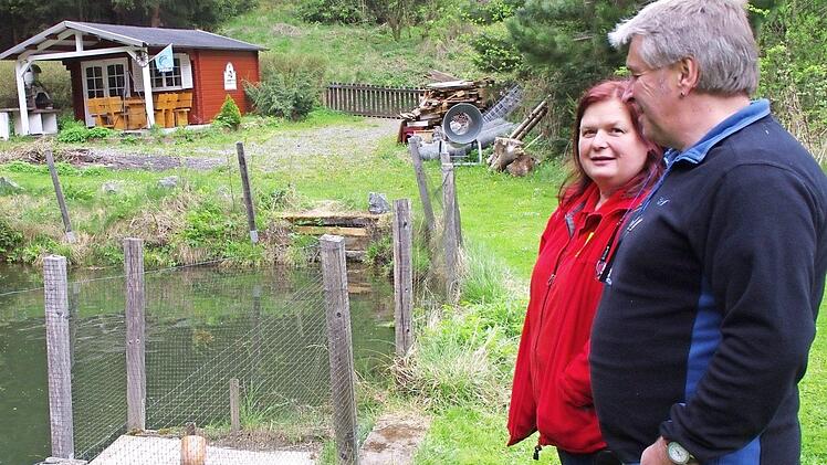 Margitta und Norbert Weber am Forellenteich