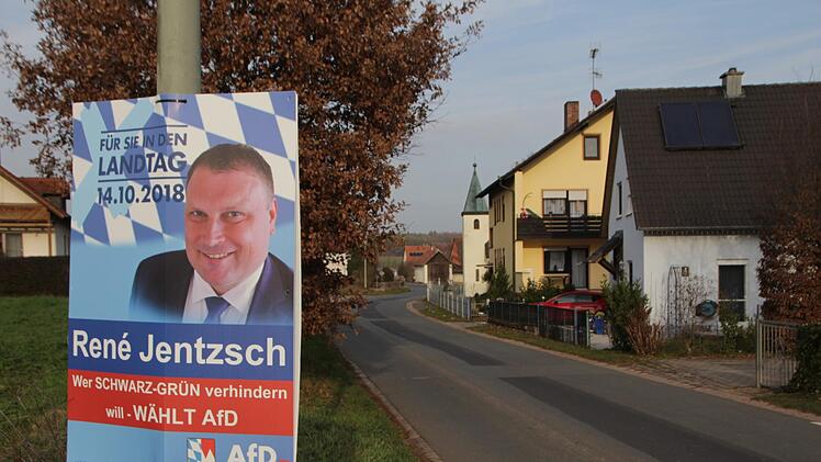 Die AfD-Plakate in Bösenbechhofen sehen aus wie neu.  Foto: Andreas Dorsch