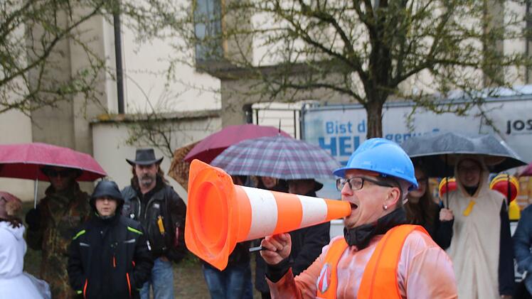 Der Bautrupp aus der Ludwigstraße kommt. Thomas Malz