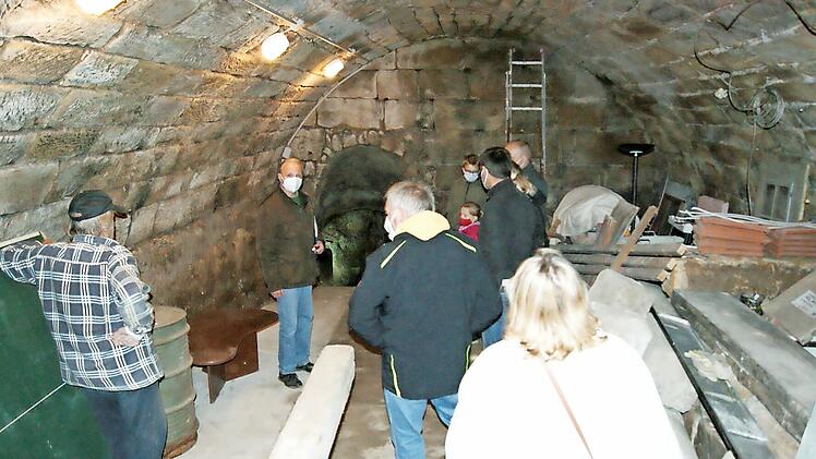Frauen, Männer und Kinder erkundeten die Borkuschter Unterwelt.