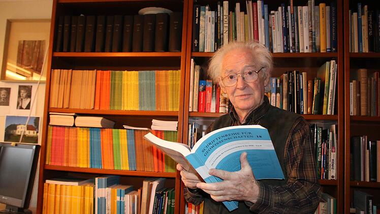 Manfred Störr hat ein Apartment extra als Büro angemietet. Foto: Ralf Ruppert