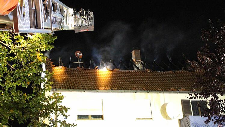 Brand in der Bergstraße in Höchstadt. Foto: Andreas Dorsch