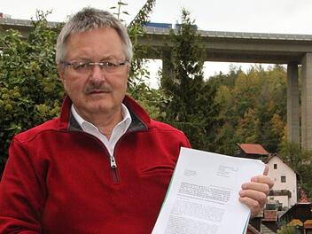 Ortssprecher Dieter Seban lebt wie viele Römershager mit der Autobahn. Er unterstützt die Resolution der betroffenen Bürger. Foto: Ulrike Müller