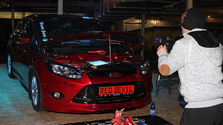 Der "Red Devil" war bei der Ausstellung ein begehrtes Fotoobjekt.Sonny Adam