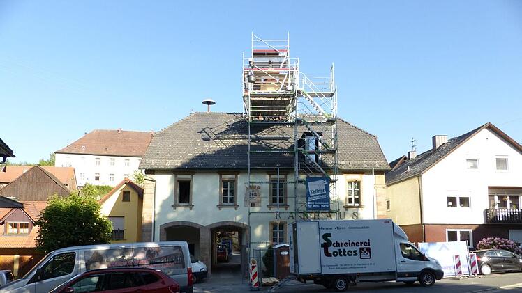 In vollem Gange sind die Bauarbeiten zur energetischen Sanierung des Kupferberger Rathauses im Rahmen des bayerischen KIP-Förderprogrammes. Foto: Wulf